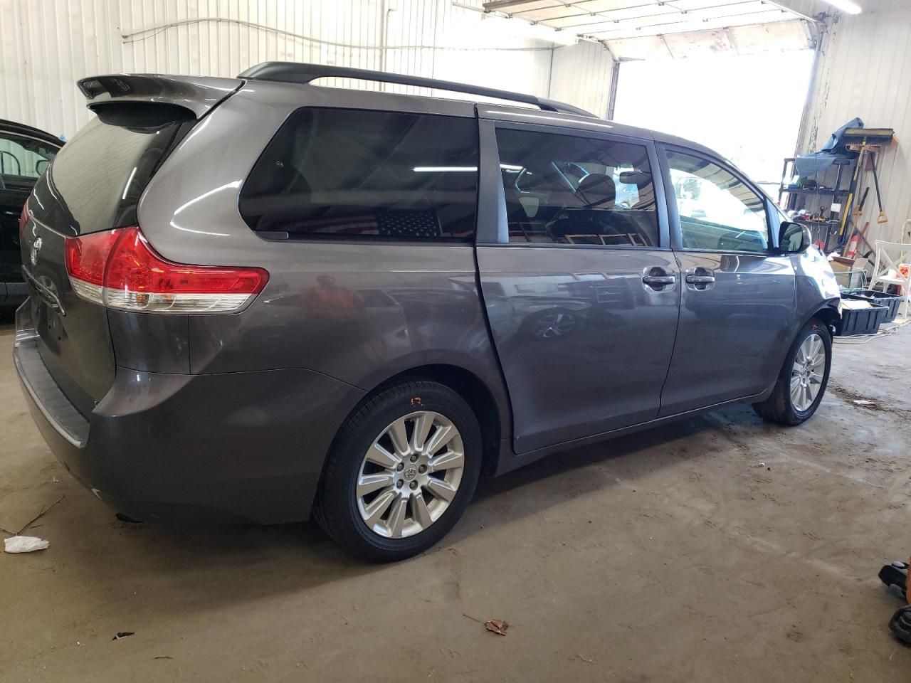 5TDJK3DC2ES076215 2014 Toyota Sienna Le