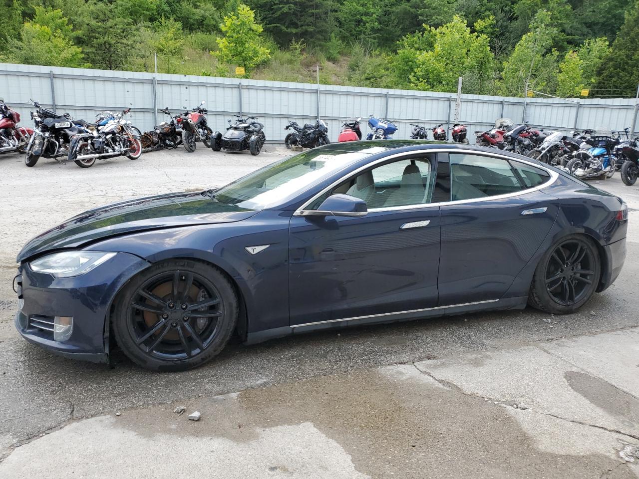 2014 Tesla Model S vin: 5YJSA1H14EFP52611