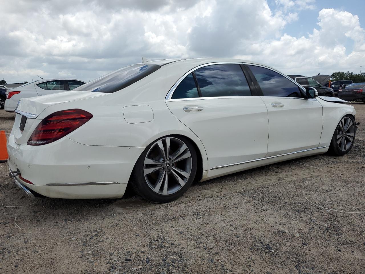 2018 Mercedes-Benz S 450 vin: WDDUG6GB2JA372481