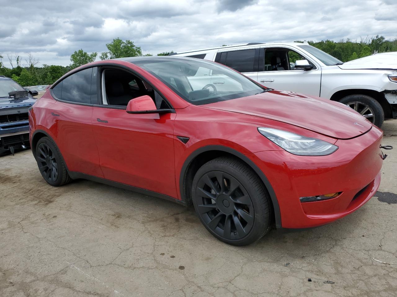 2021 Tesla Model Y vin: 5YJYGDEE7MF185021