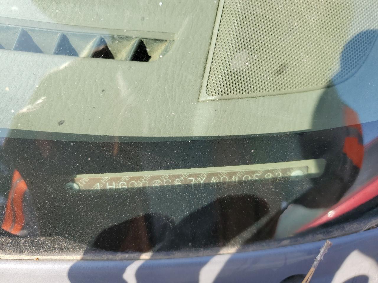 1HGCG6657YA040582 2000 Honda Accord Lx