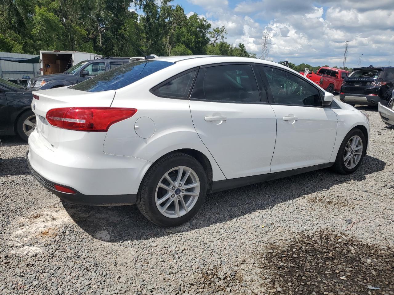 2018 Ford Focus Se vin: 1FADP3F23JL201968