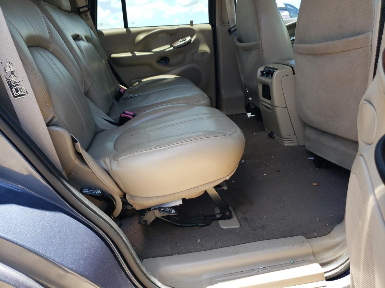 1FMRU17LXYLB63990 2000 Ford Expedition Eddie Bauer