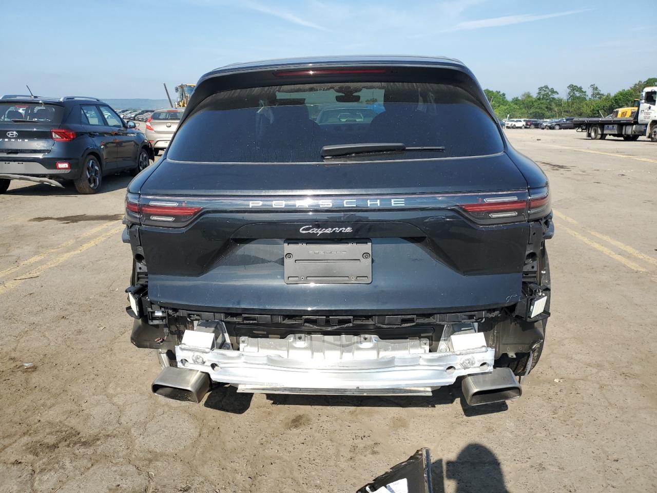 WP1AA2AY7PDA04663 2023 Porsche Cayenne Base