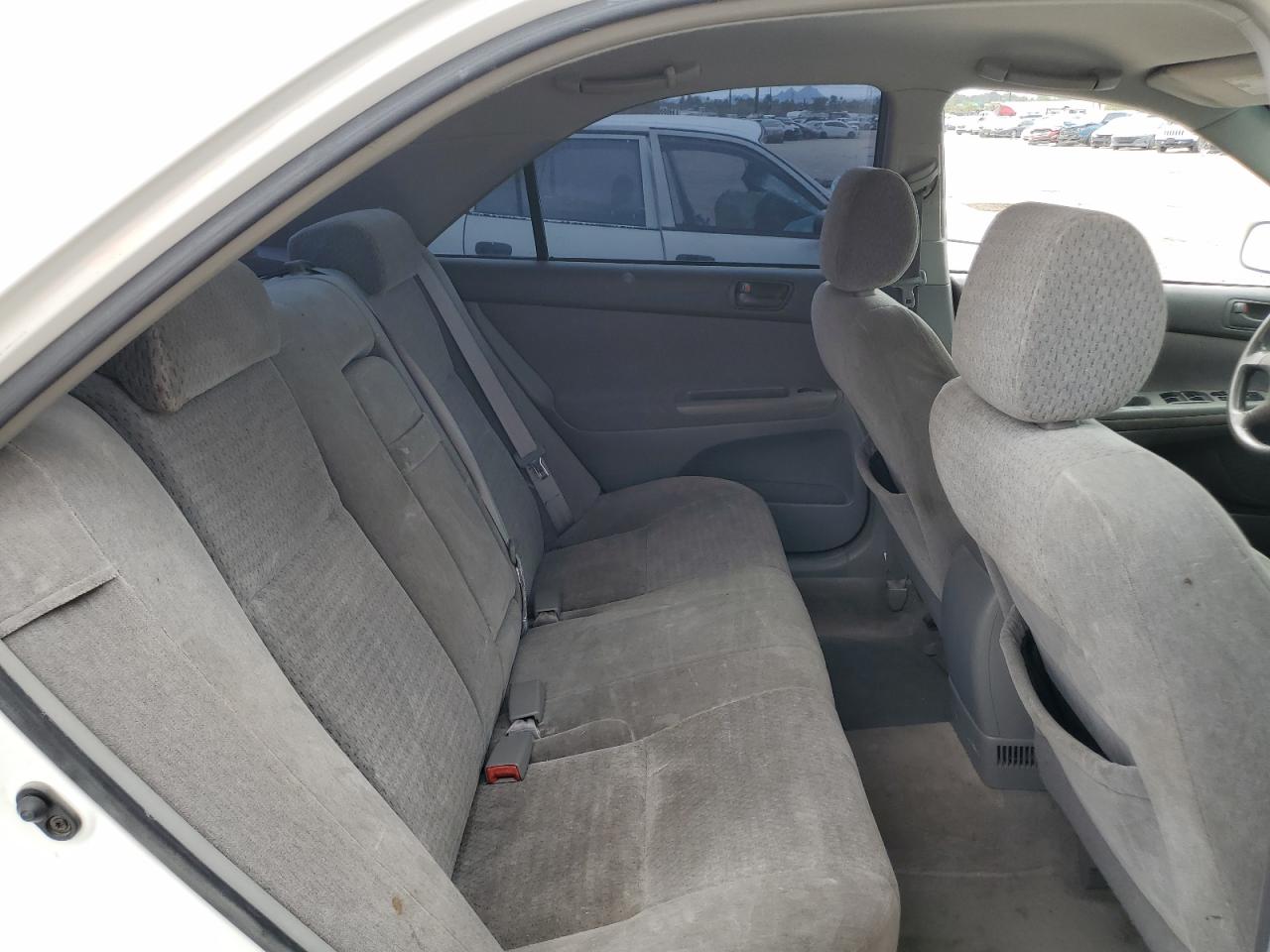 JTDBE32K640275193 2004 Toyota Camry Le