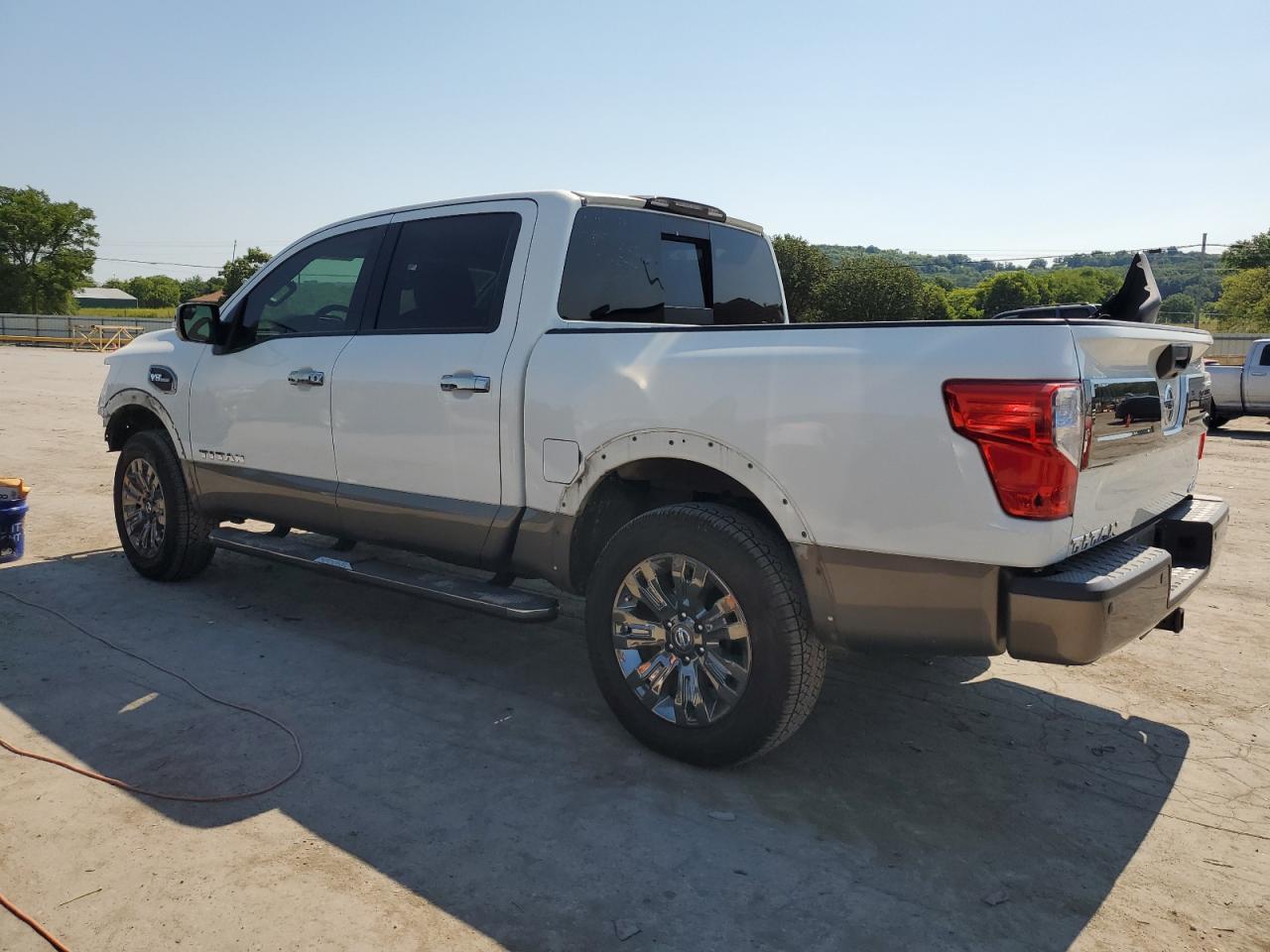 1N6AA1E51HN530579 2017 Nissan Titan Sv