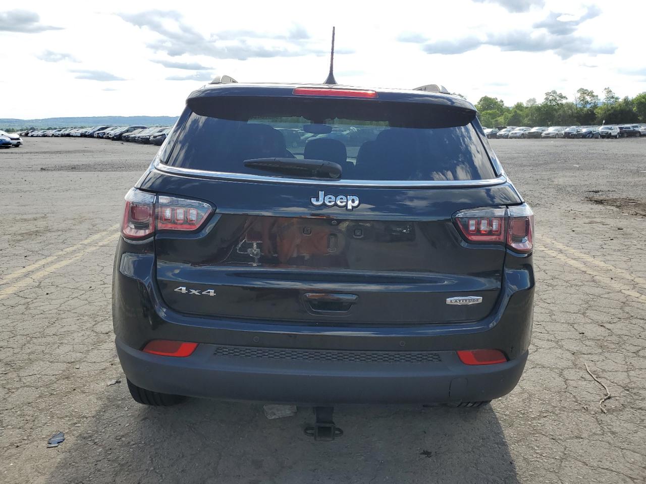3C4NJDBB3JT222044 2018 Jeep Compass Latitude