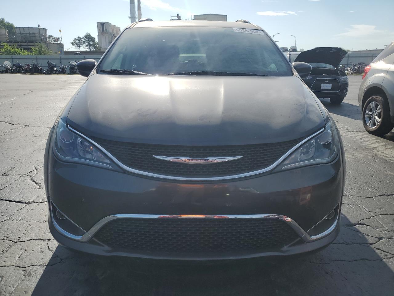 2018 Chrysler Pacifica Touring L vin: 2C4RC1BG0JR120581