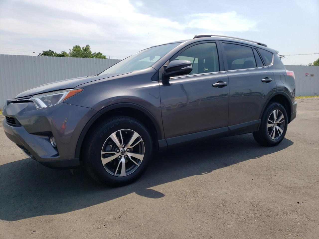 2017 Toyota Rav4 Xle vin: JTMWFREV8HD100806