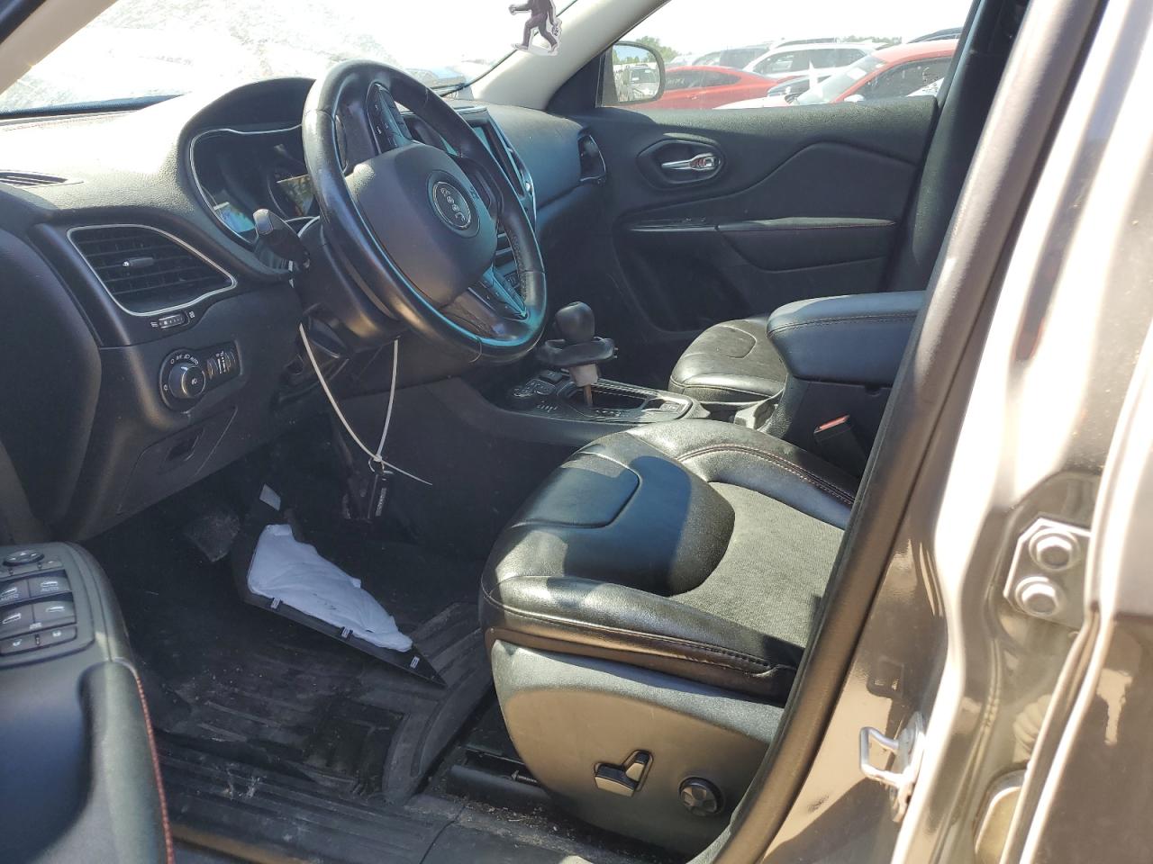 1C4PJMBNXKD437284 2019 Jeep Cherokee Trailhawk