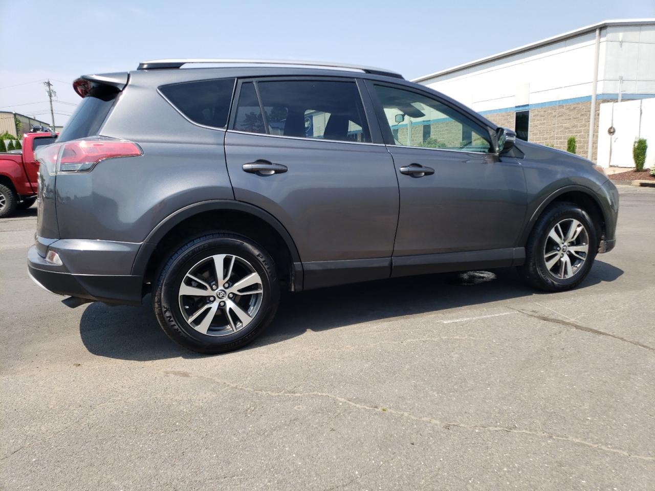 2017 Toyota Rav4 Xle vin: JTMWFREV8HD100806