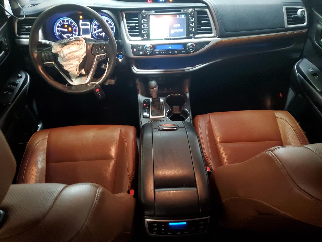 5TDDZRFH1JS885588 2018 Toyota Highlander Limited