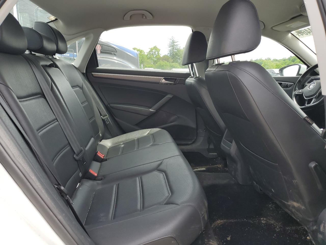 1VWDT7A38HC080634 2017 Volkswagen Passat R-Line