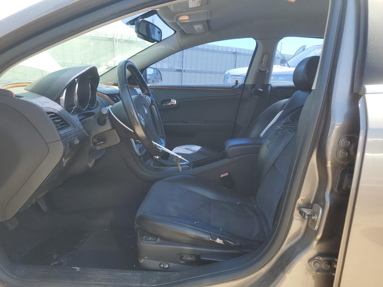 1G1ZD5E13BF359233 2011 Chevrolet Malibu 2Lt