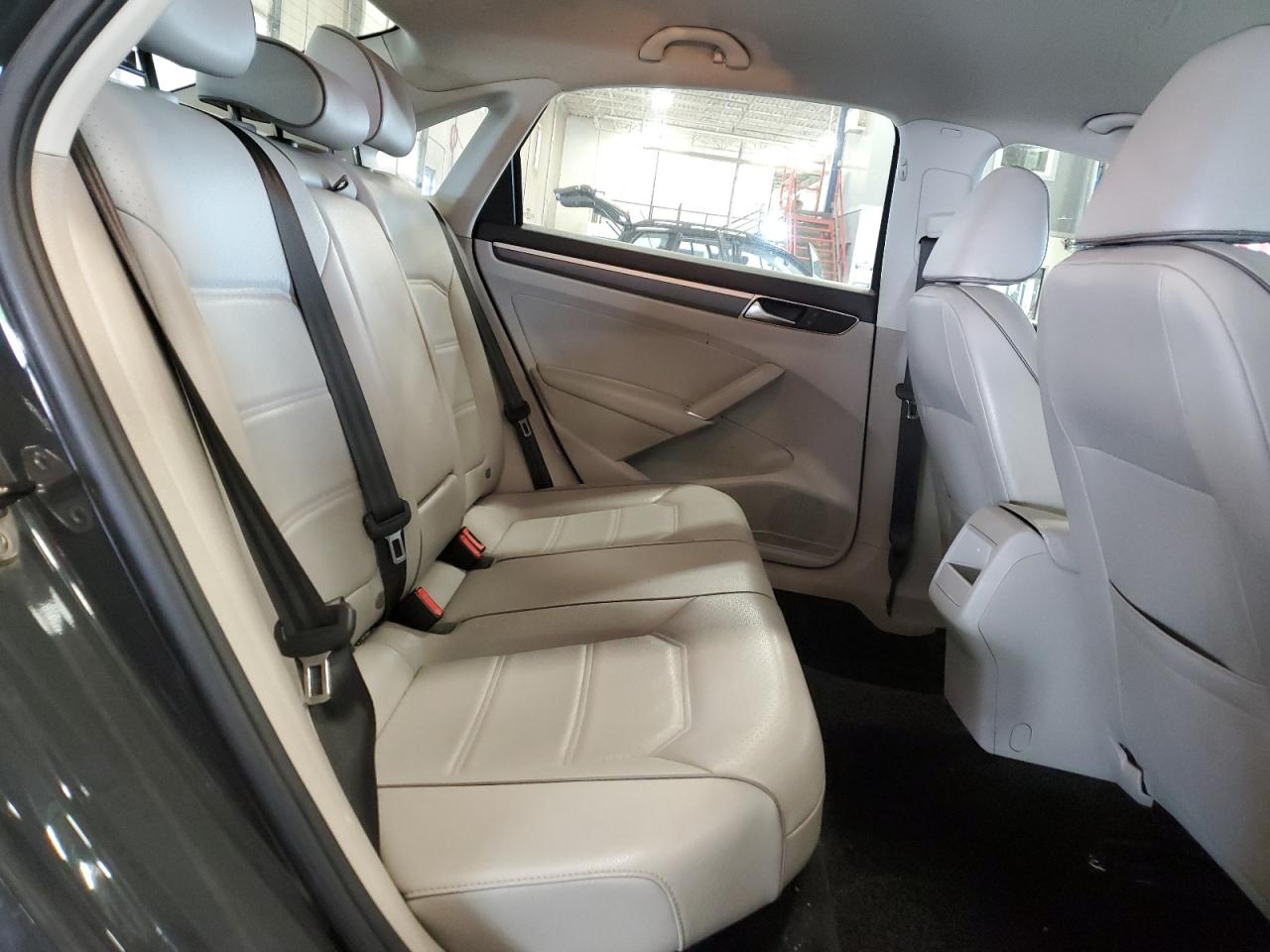 1VWDT7A37HC050847 2017 Volkswagen Passat R-Line