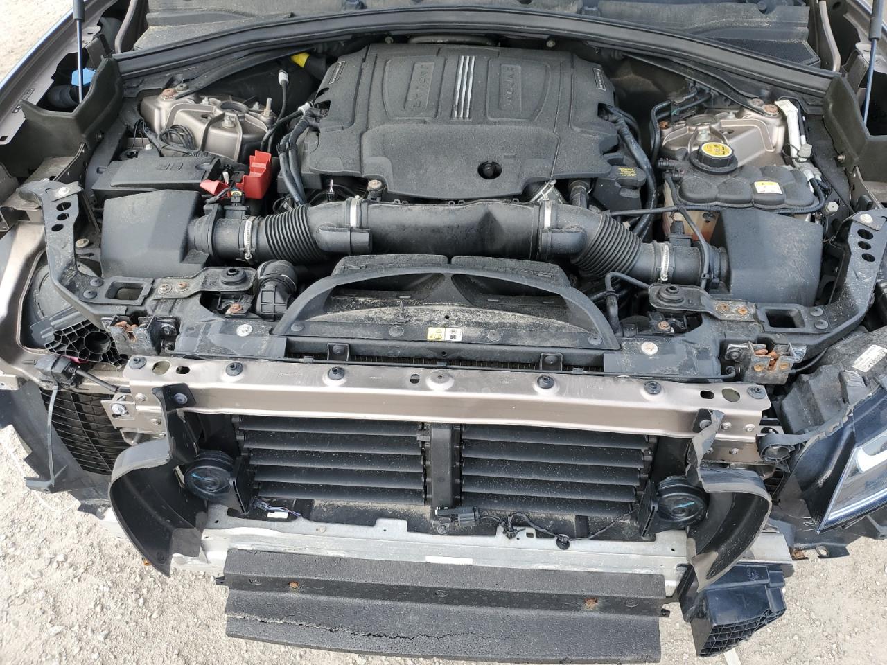 SADCJ2BV4HA498874 2017 Jaguar F-Pace Premium