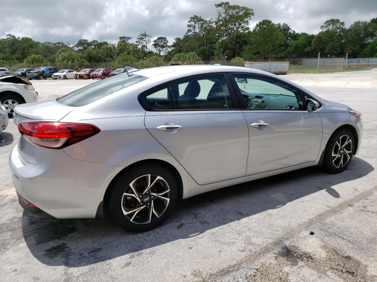 3KPFL4A76HE131120 2017 Kia Forte Lx