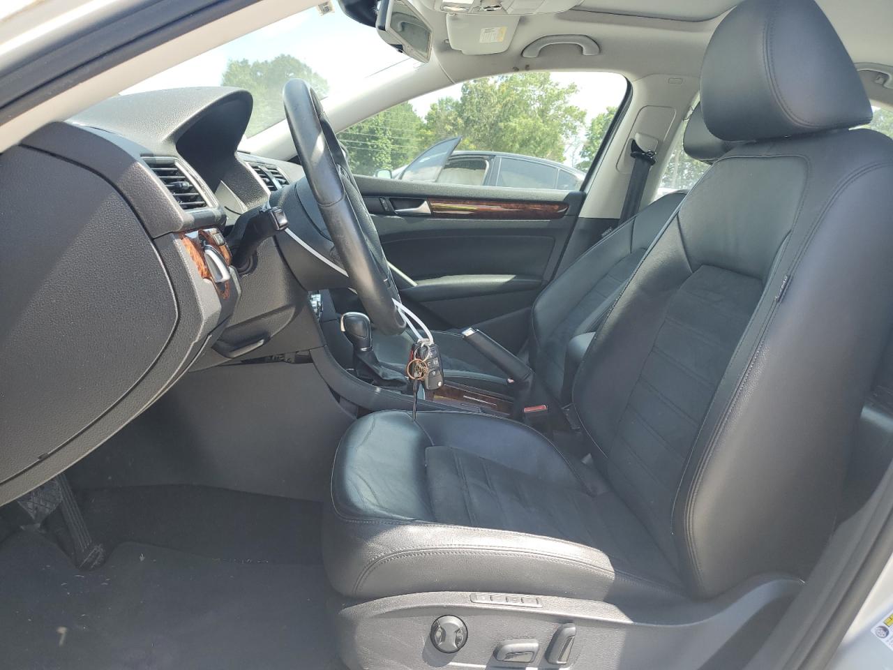 1VWCN7A37CC082194 2012 Volkswagen Passat Sel