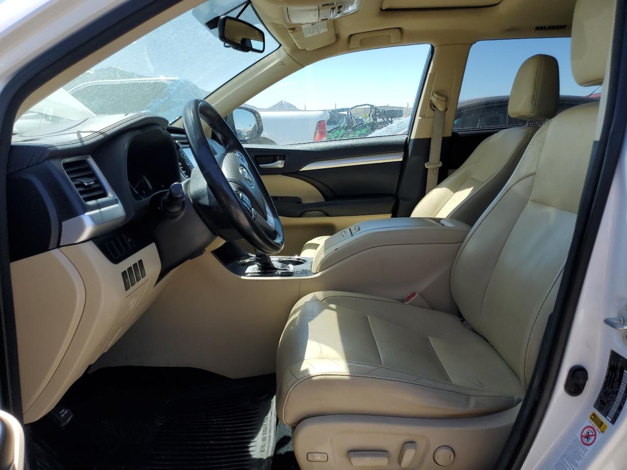 XTDJKRFH8FS100885 2015 Toyota Highlander