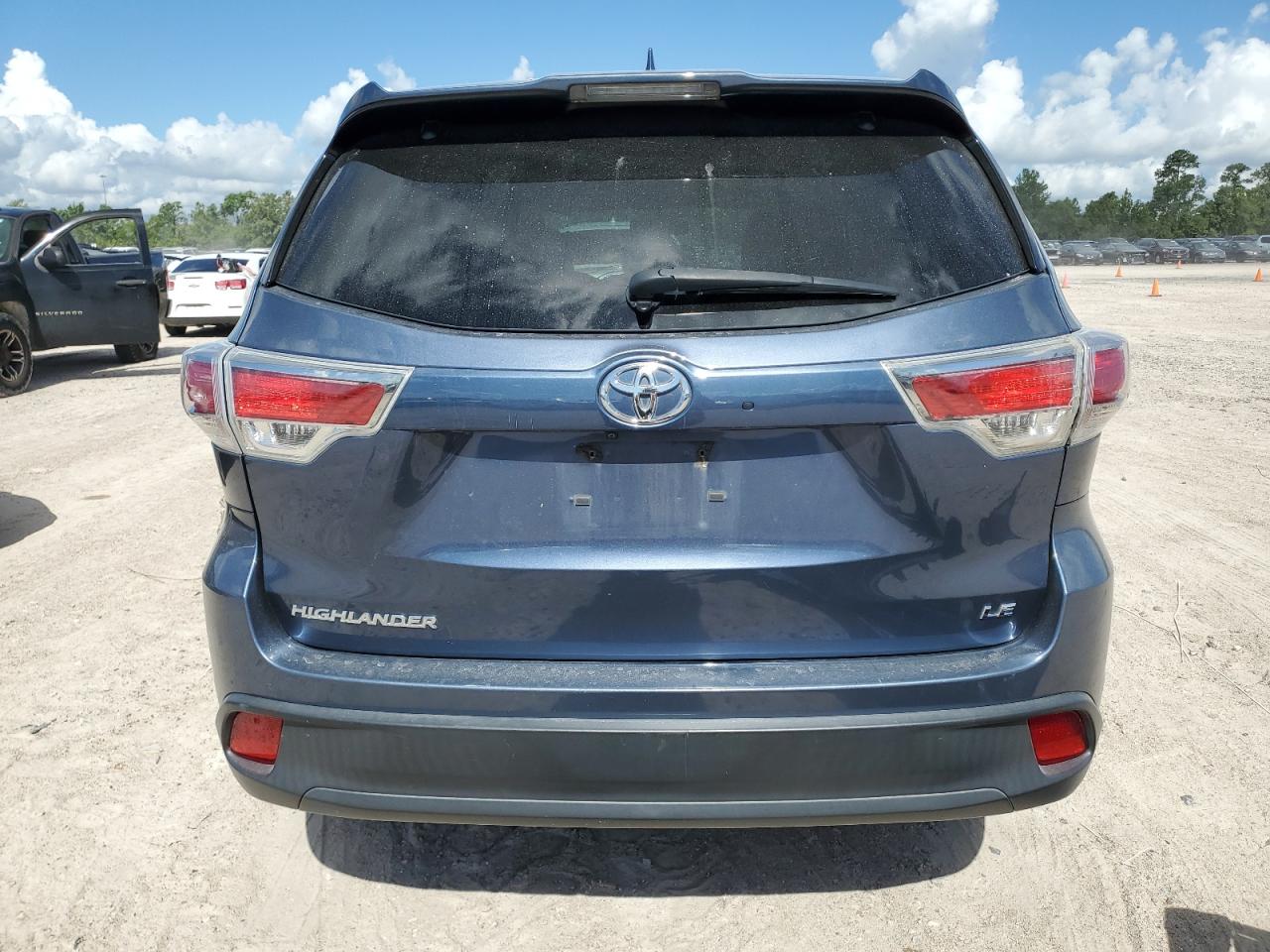 5TDZKRFH9ES011327 2014 Toyota Highlander Le