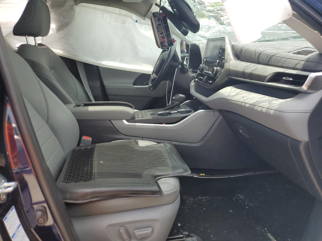 5TDGZRBH9MS545354 2021 Toyota Highlander Xle