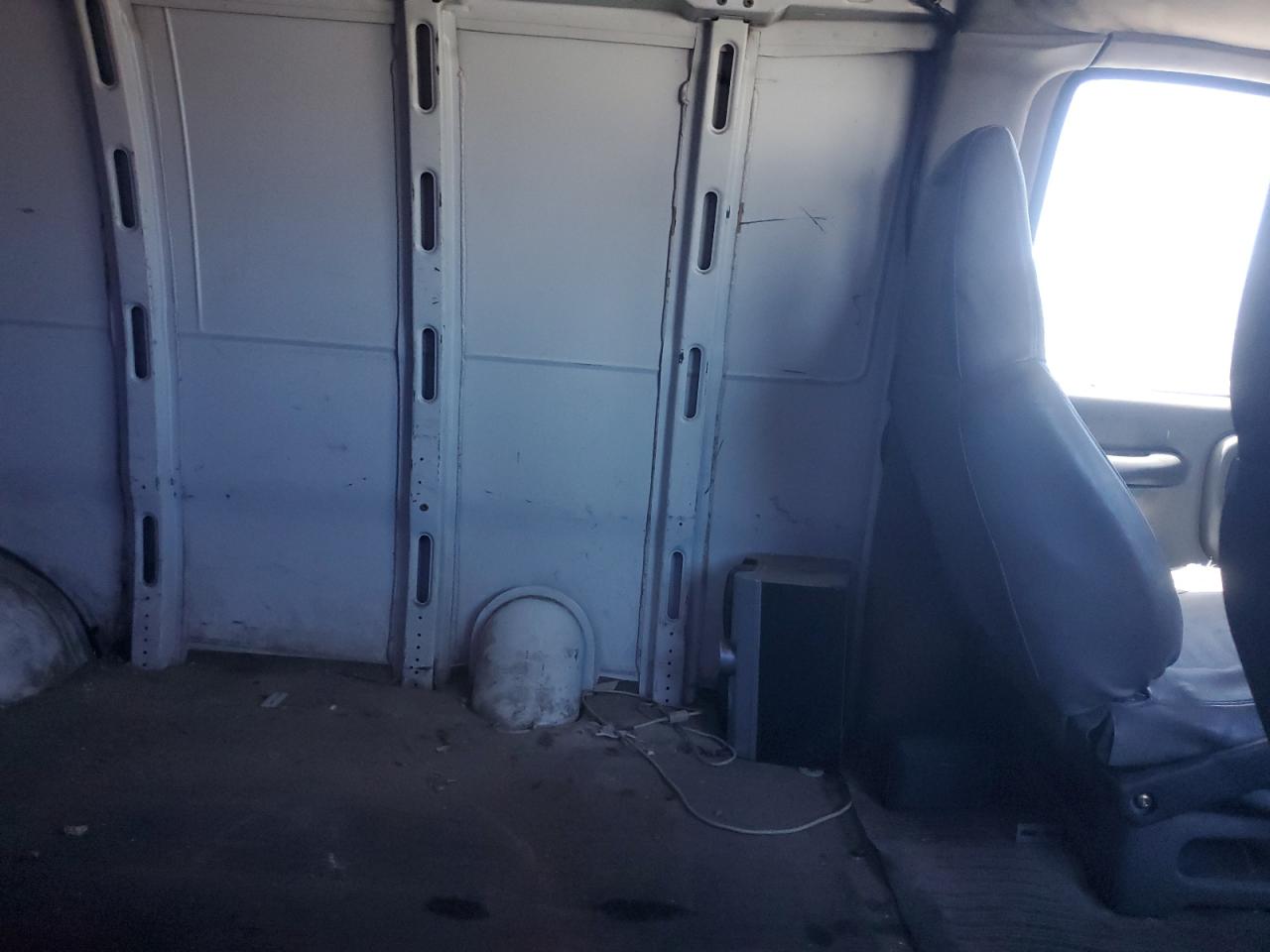 1GCFG25W111133103 2001 Chevrolet Express G2500