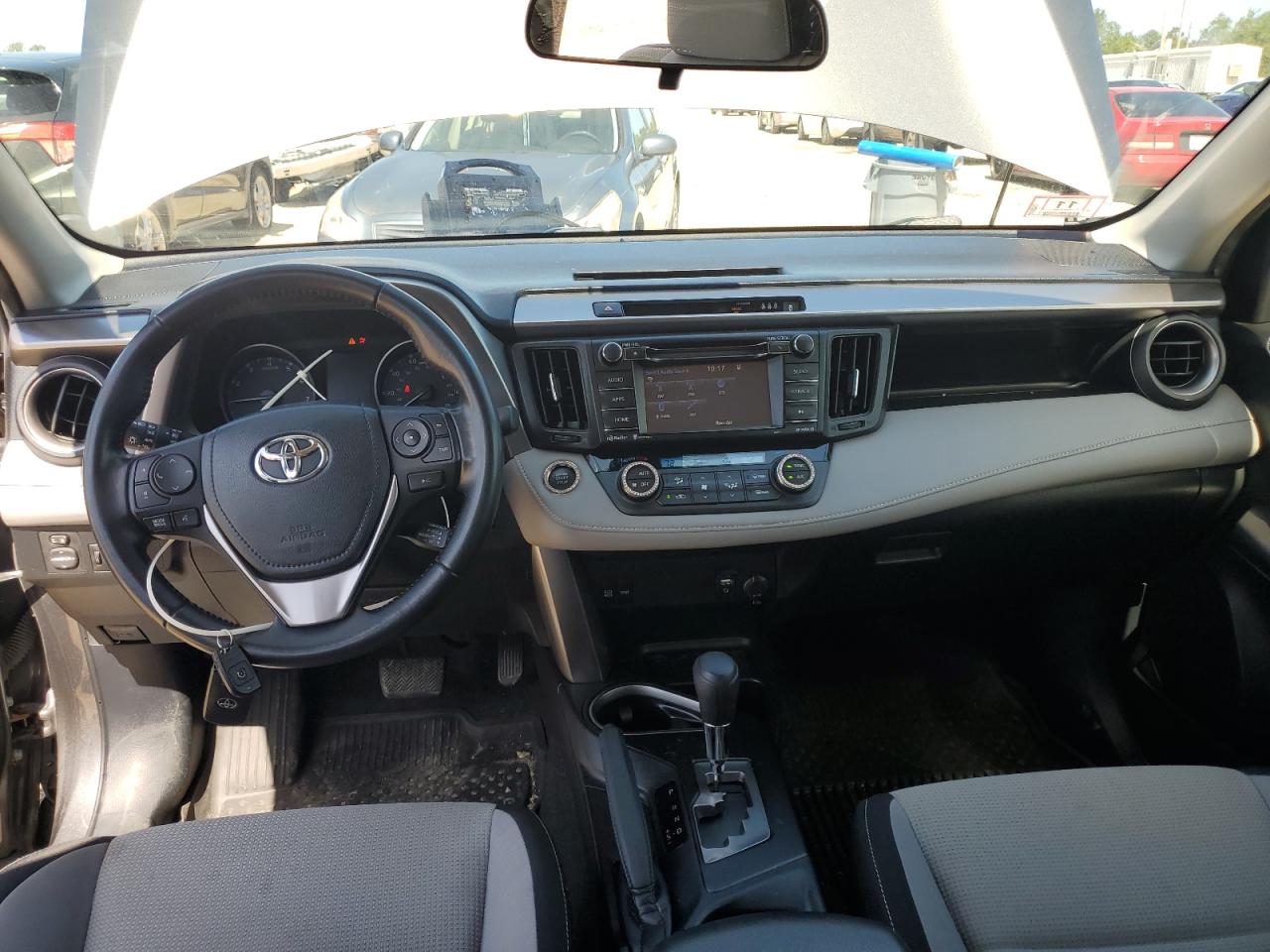JTMRFREV4HJ714170 2017 Toyota Rav4 Xle