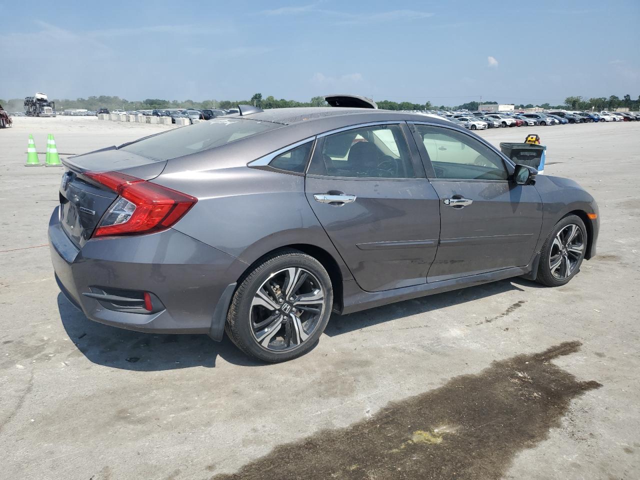 2018 Honda Civic Touring vin: JHMFC1F95JX002041