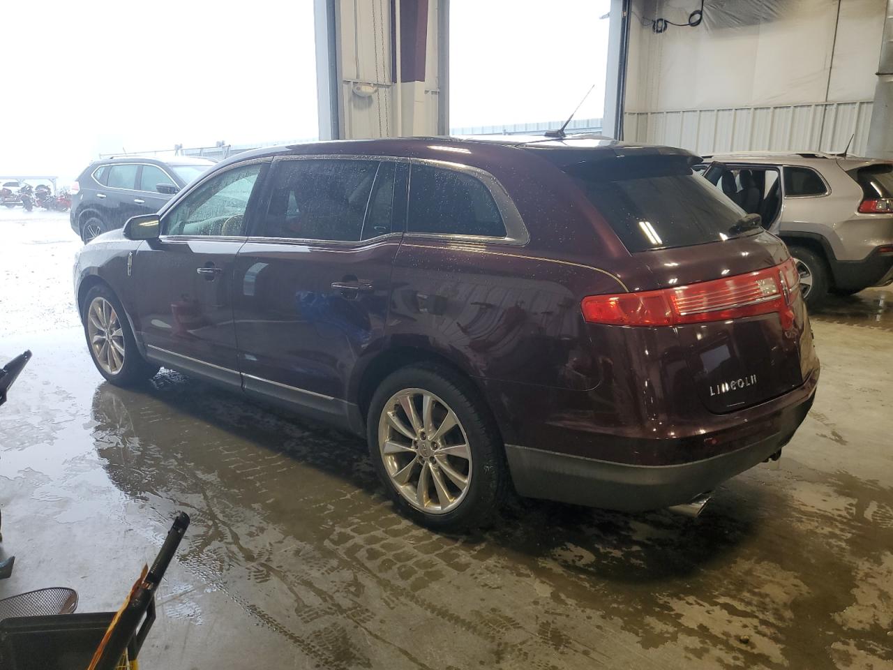 2LMHJ5AT2BBJ51042 2011 Lincoln Mkt