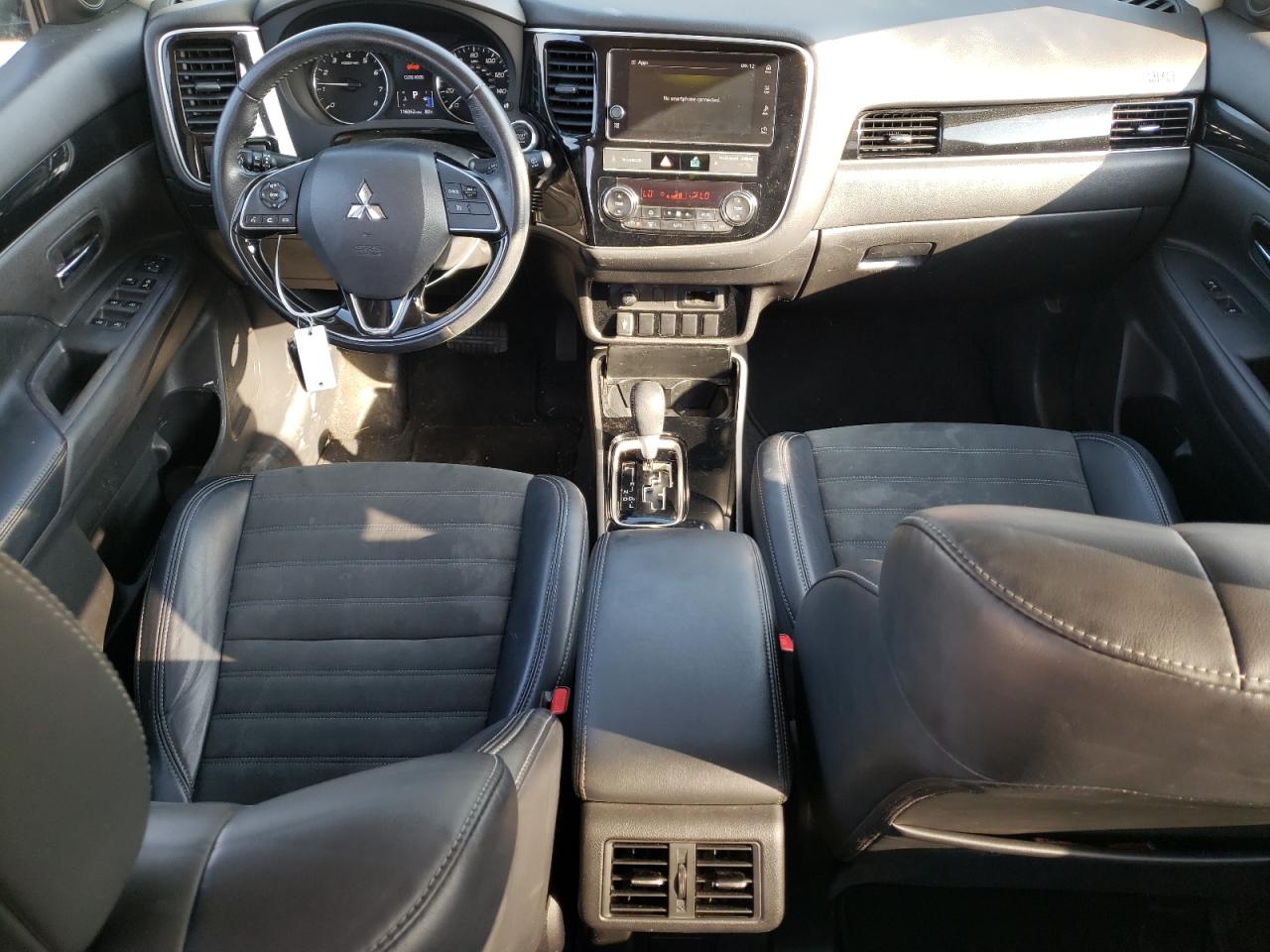 JA4AD3A38KJ001925 2019 Mitsubishi Outlander Se