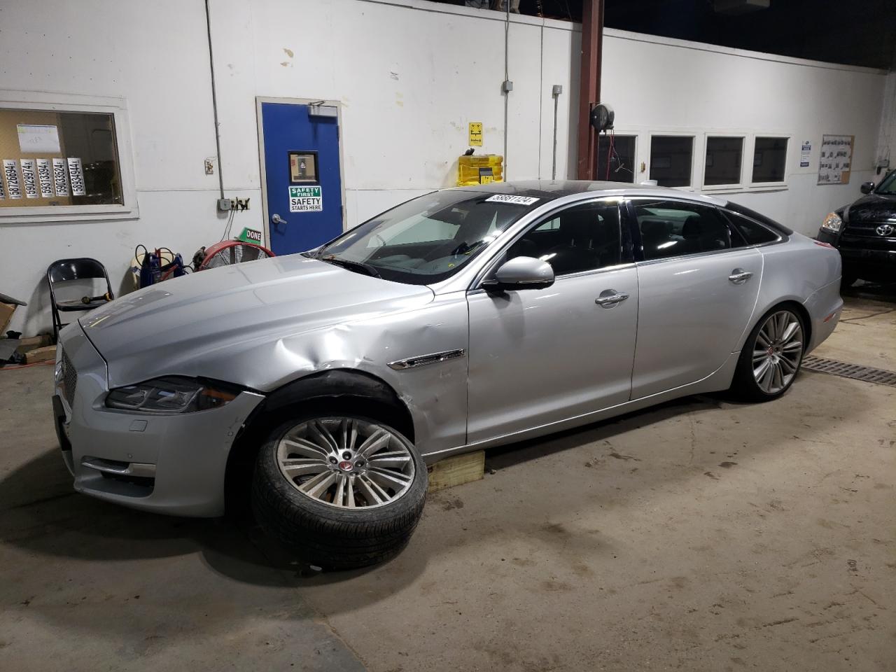 SAJWA2GE5HMW12592 JAGUAR XJL SUPERC 2017