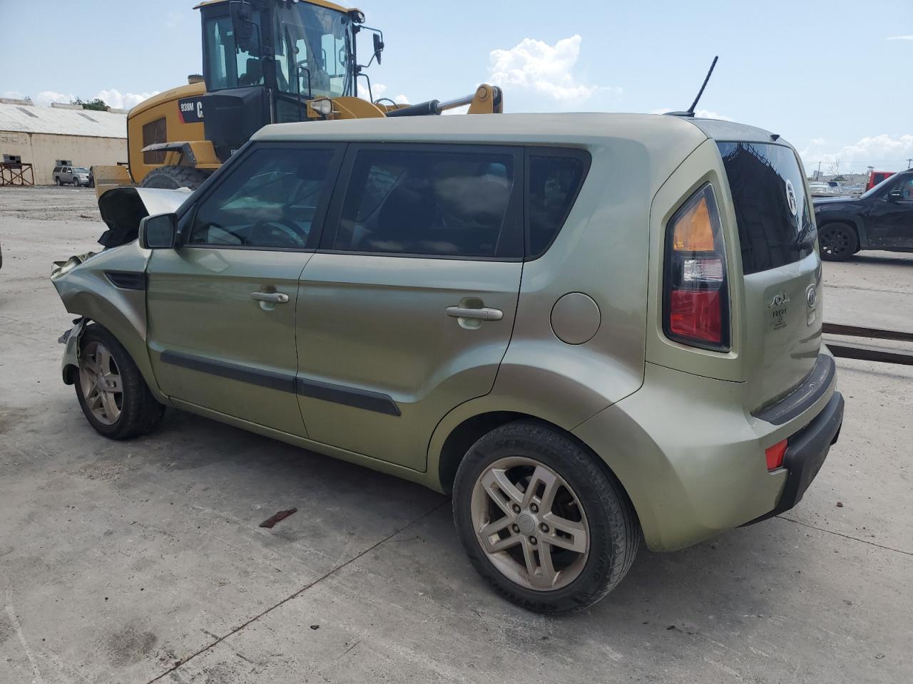 KNDJT2A25B7304927 2011 Kia Soul +