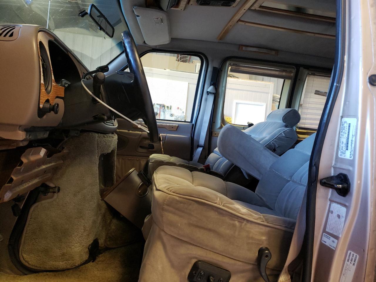 1FDRE1469WHA60278 1998 Ford Econoline E150 Van