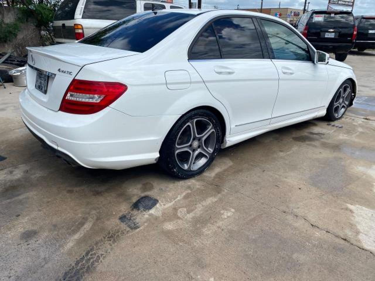 2013 Mercedes-Benz C 300 4Matic vin: WDDGF8AB4DR267645