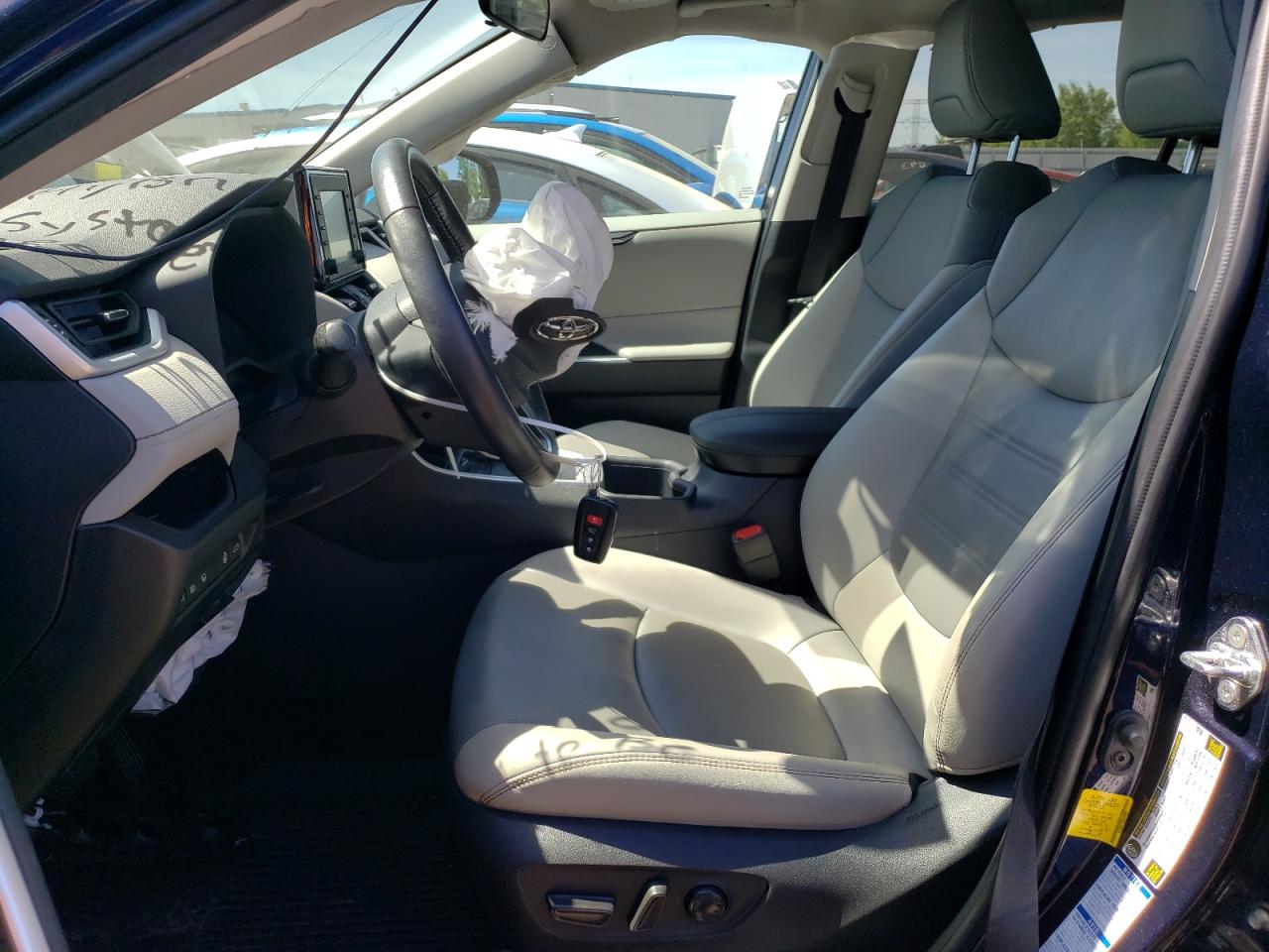 4T3B6RFV0NU083592 2022 Toyota Rav4 Xle Premium