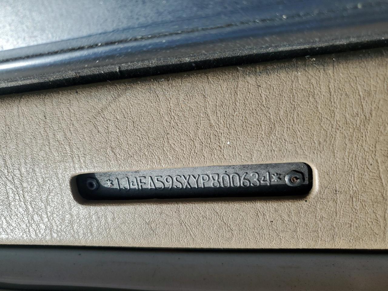 1J4FA59SXYP800634 2000 Jeep Wrangler / Tj Sahara