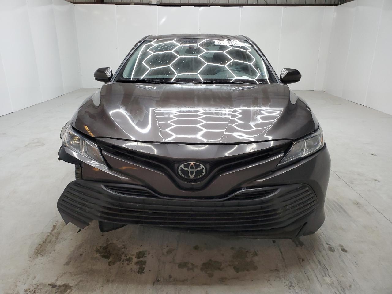 2020 Toyota Camry Le vin: 4T1C11AK6LU901706