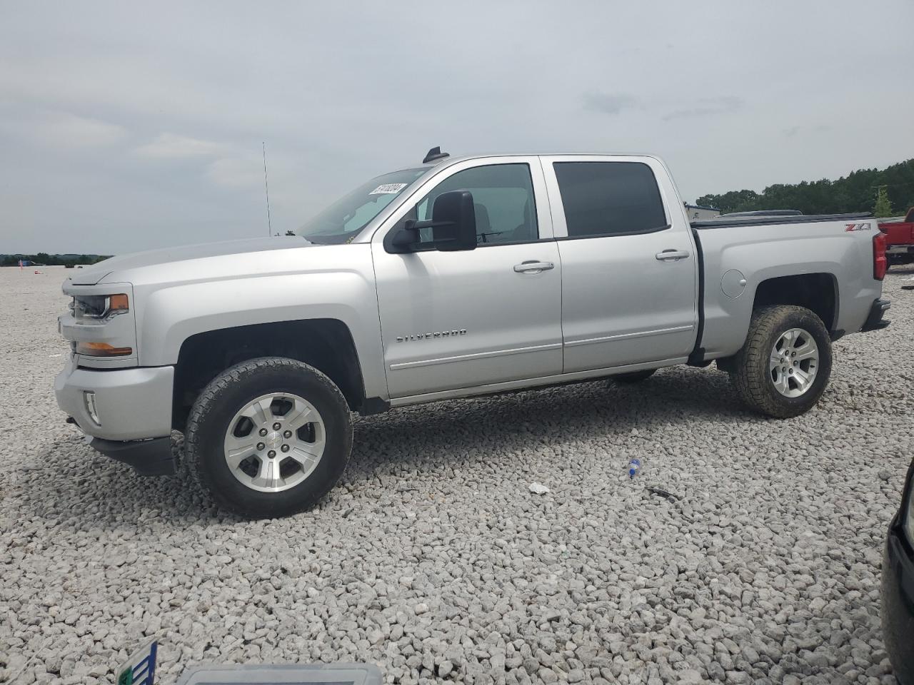 3GCUKREC6JG587823 2018 Chevrolet Silverado K1500 Lt