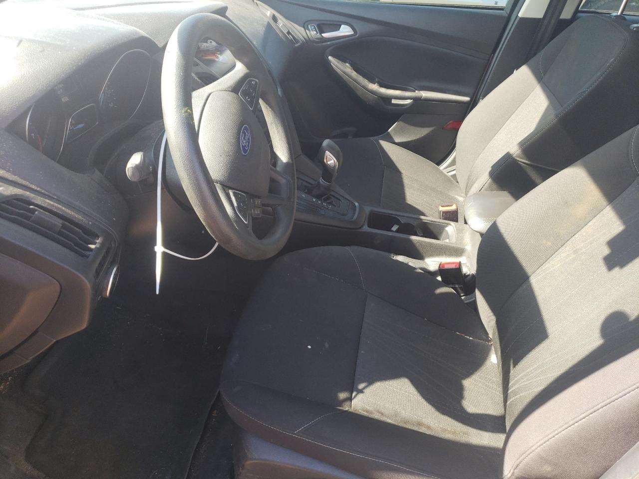 1FADP3F28JL258974 2018 Ford Focus Se