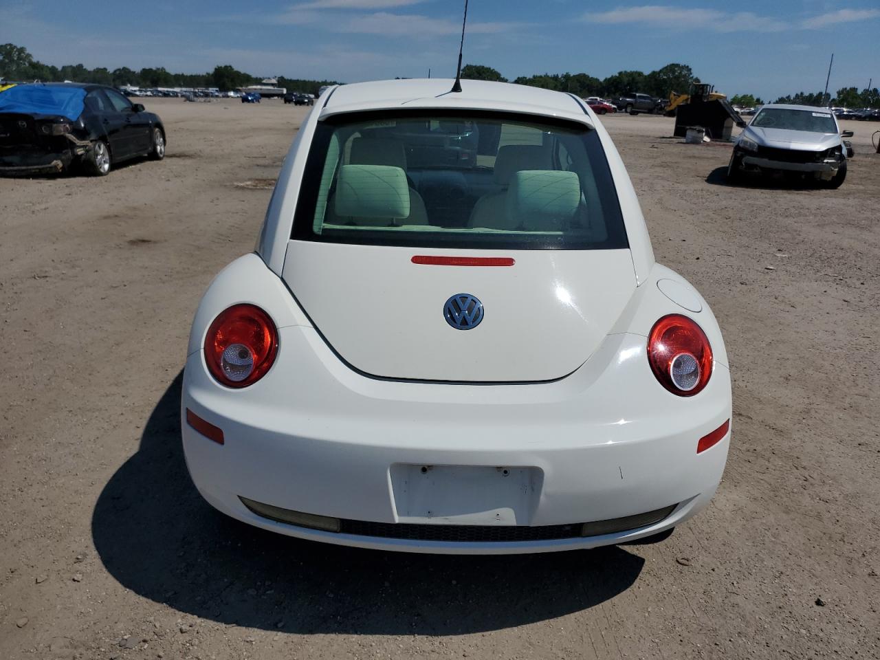 3VWFG31C88M523398 2008 Volkswagen New Beetle Triple White