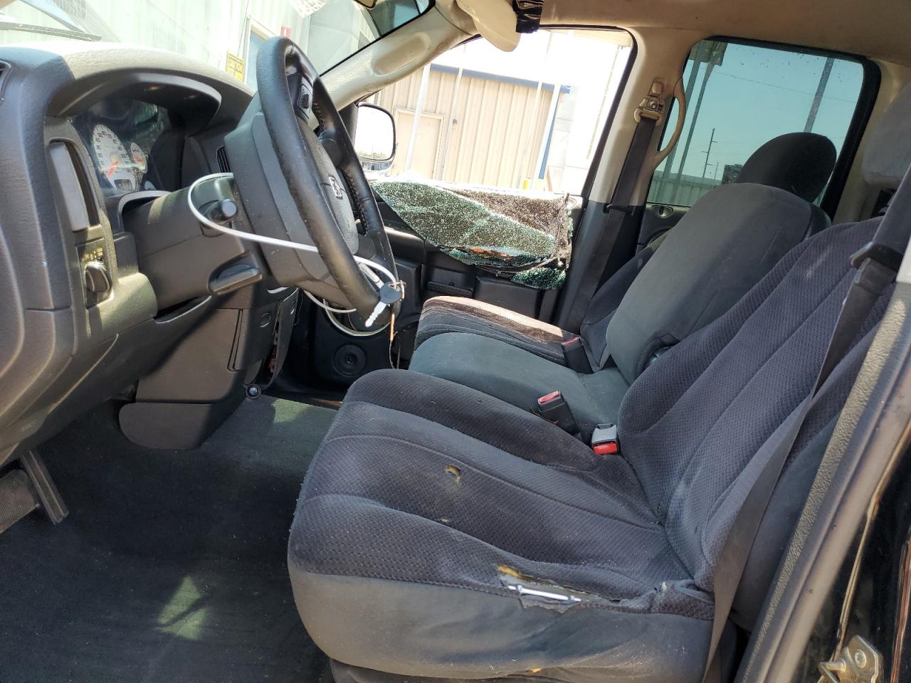 1D7HA18NX4J294390 2004 Dodge Ram 1500 St