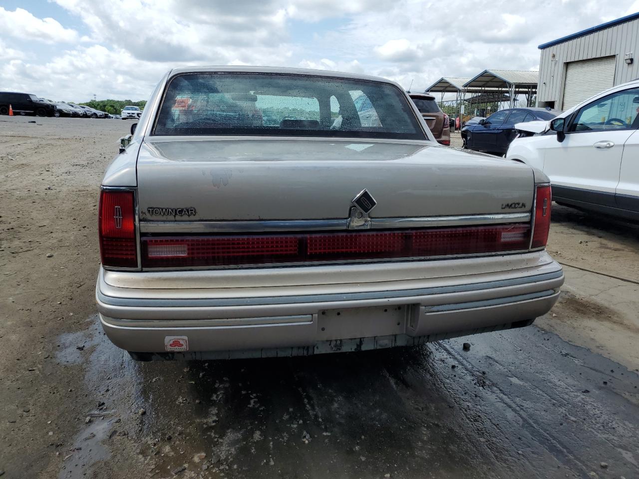 1LNLM81W9RY692174 1994 Lincoln Town Car Executive