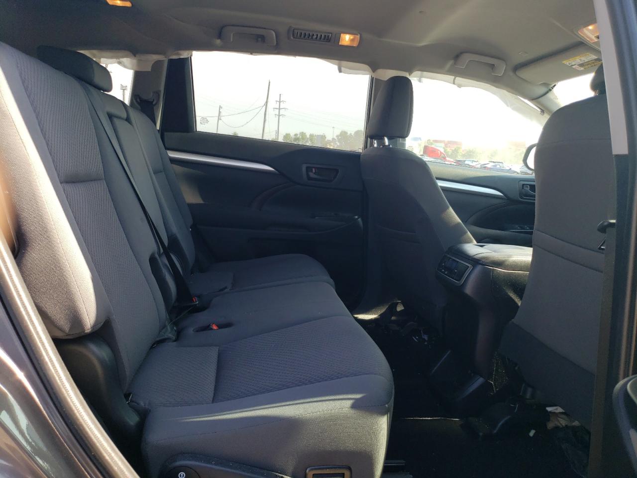 5TDZARFH9KS044214 2019 Toyota Highlander Le