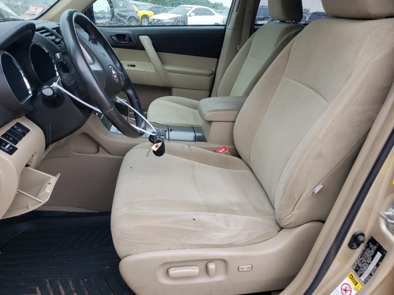 5TDBK3EH9AS029210 2010 Toyota Highlander