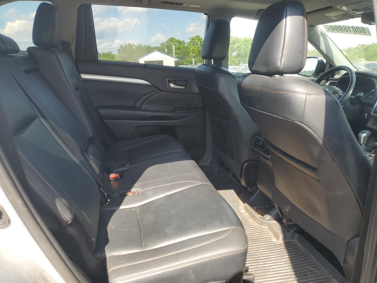 5TDJZRFH6KS562805 2019 Toyota Highlander Se