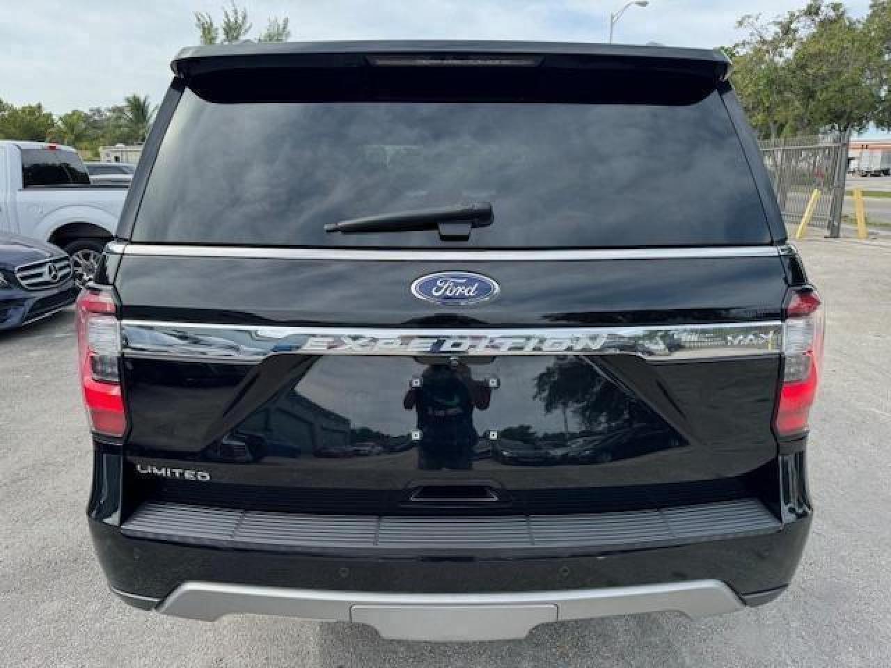 2019 Ford Expedition Max Limited vin: 1FMJK1KT9KEA42633