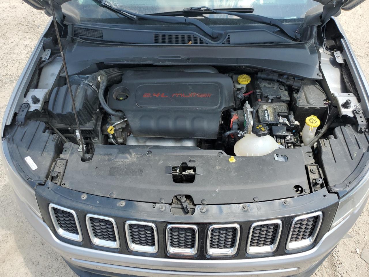 3C4NJDBB5HT635786 2017 Jeep Compass Latitude