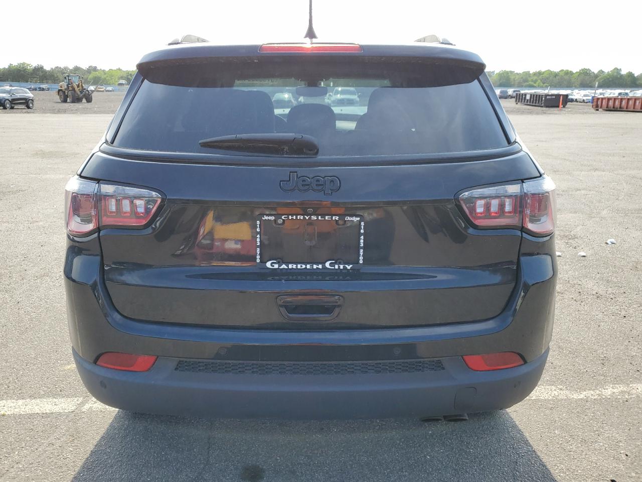 3C4NJDBB8JT395669 2018 Jeep Compass Latitude