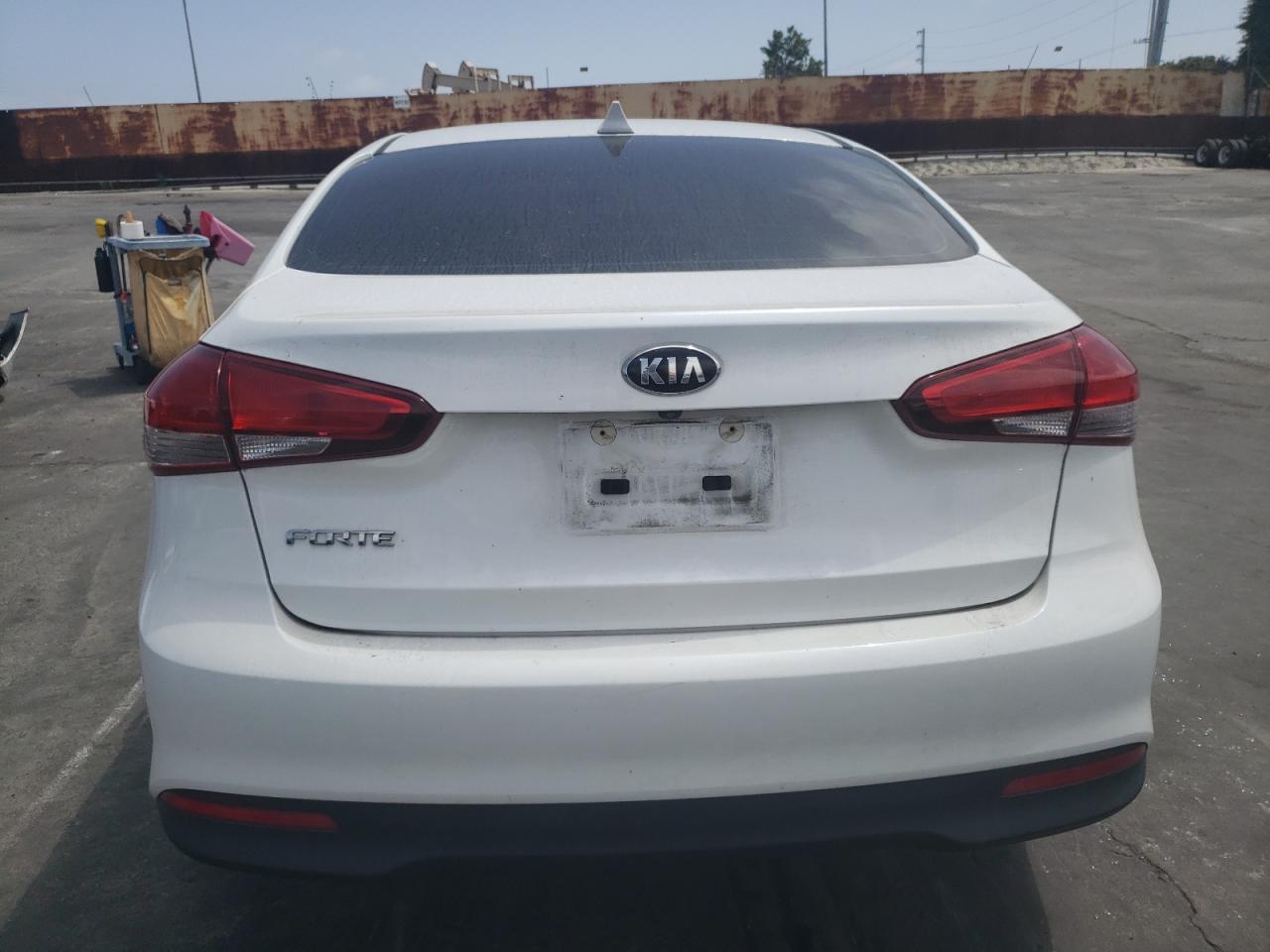 2018 Kia Forte Lx vin: 3KPFL4A76JE180193