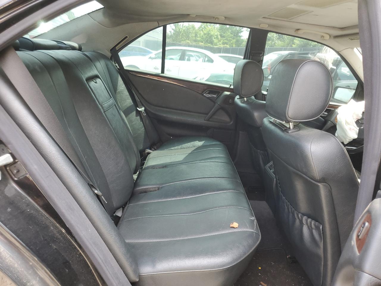 WDBJF25H4XA866672 1999 Mercedes-Benz E 300Td